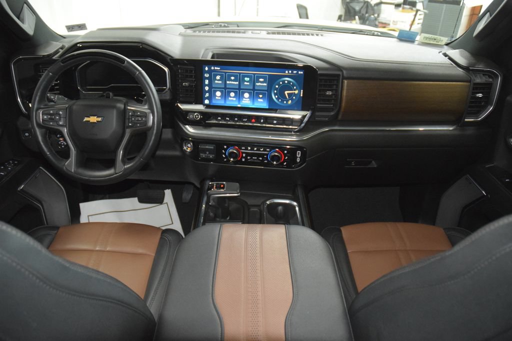 Used 2024 Chevrolet Silverado 1500 High Country AWD/4WD image 33