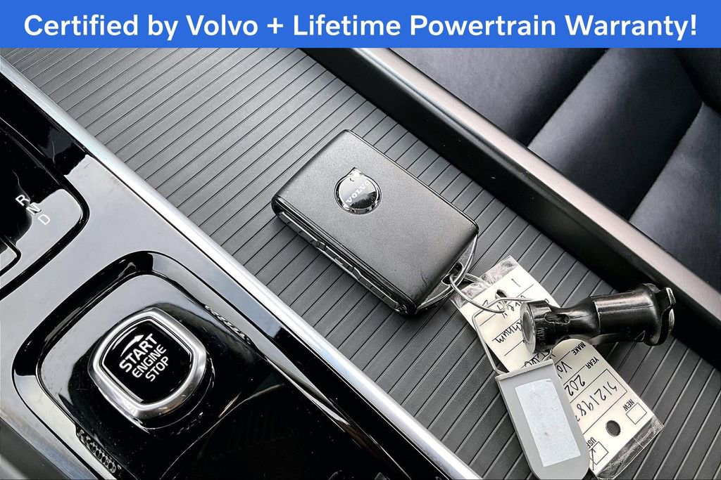 Used 2025 Volvo XC60 B5 Core image 14