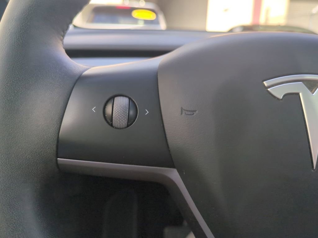 Used 2021 Tesla Model Y Long Range AWD/4WD image 31