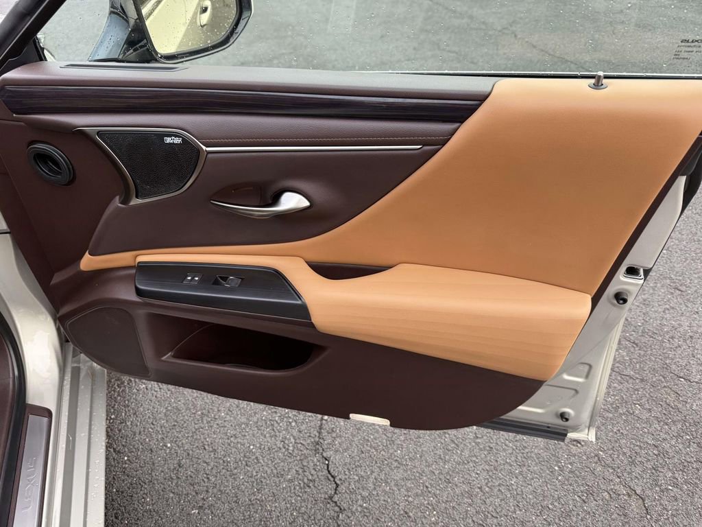 Used 2021 Lexus ES 350 Ultra Luxury w/ Accessory Package 2 image 15