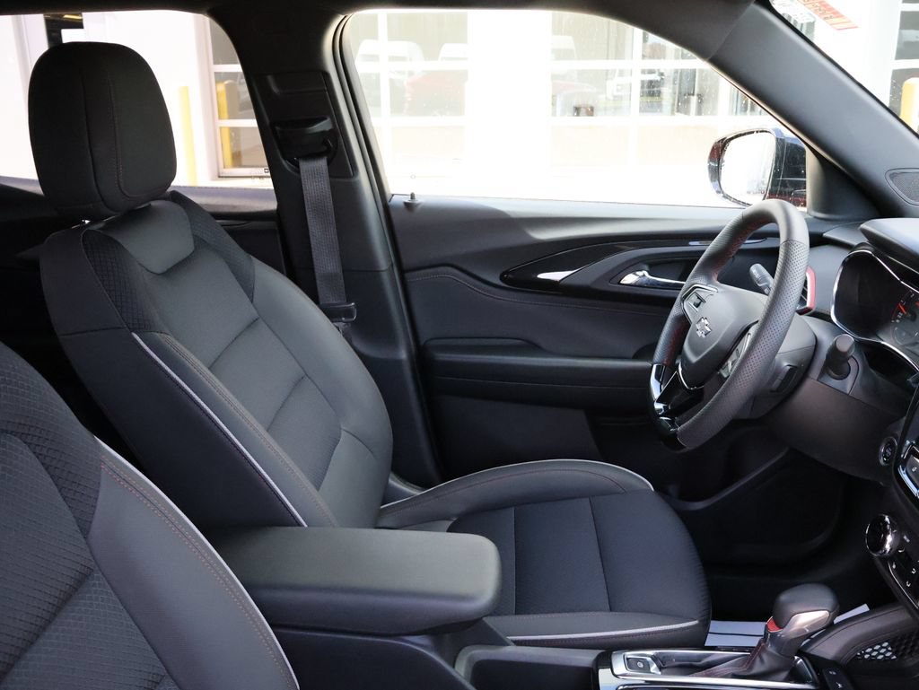 Used 2023 Chevrolet TrailBlazer RS w/ Convenience Package FWD image 10