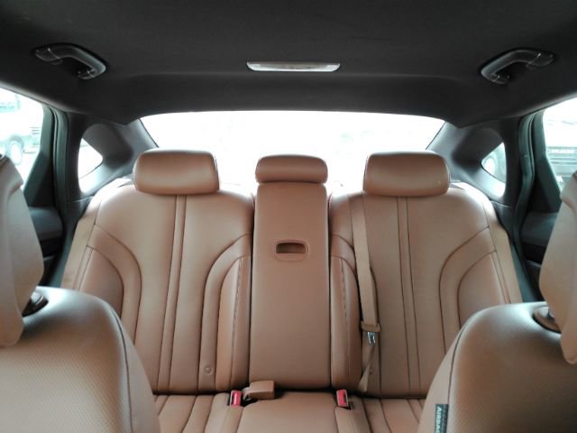 Used 2021 Genesis G80 2.5T RWD image 32