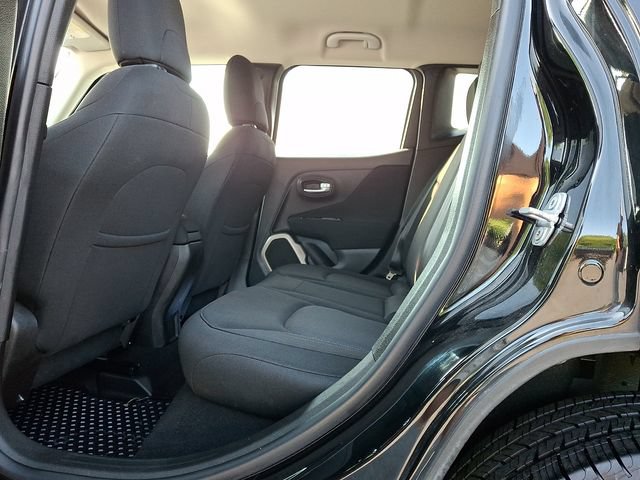 Used 2017 Jeep Renegade Latitude w/ Cold Weather Group AWD/4WD image 13