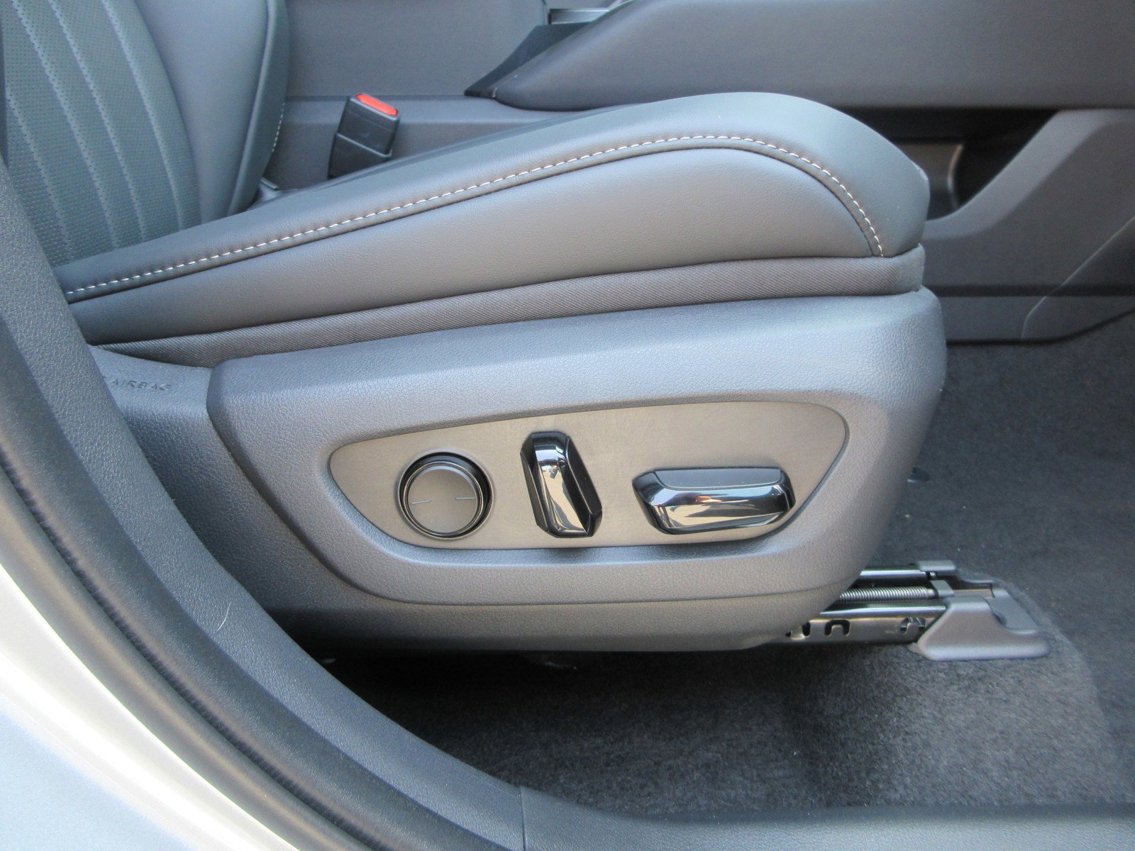 New 2026 Lexus TX 500h AWD image 28