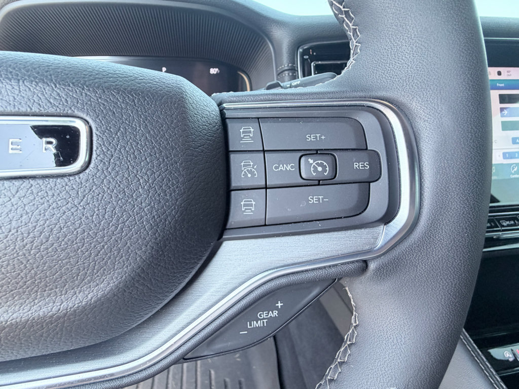 Used 2023 Jeep Wagoneer Series II RWD image 18