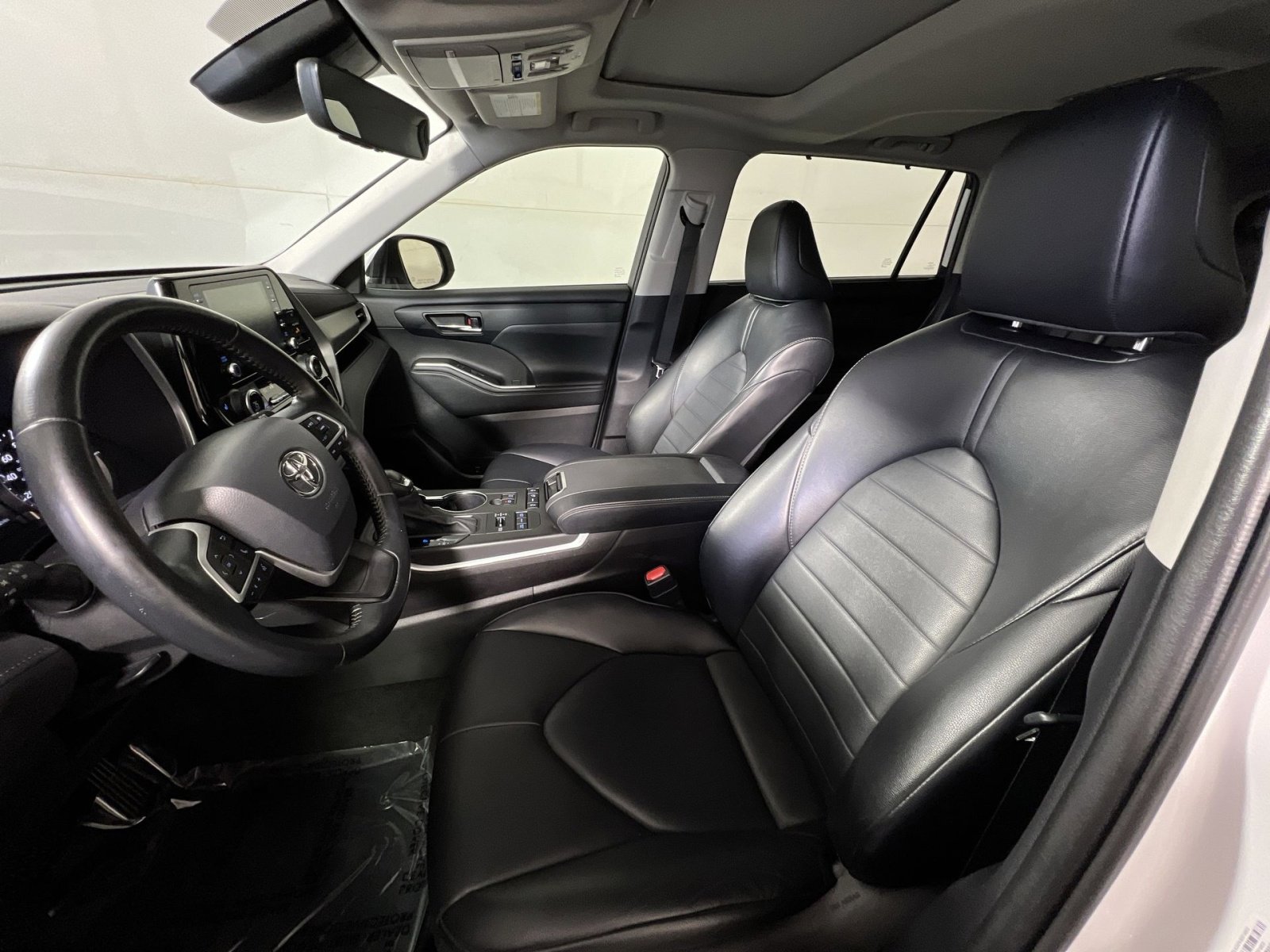 Used 2022 Toyota Highlander XLE image 13