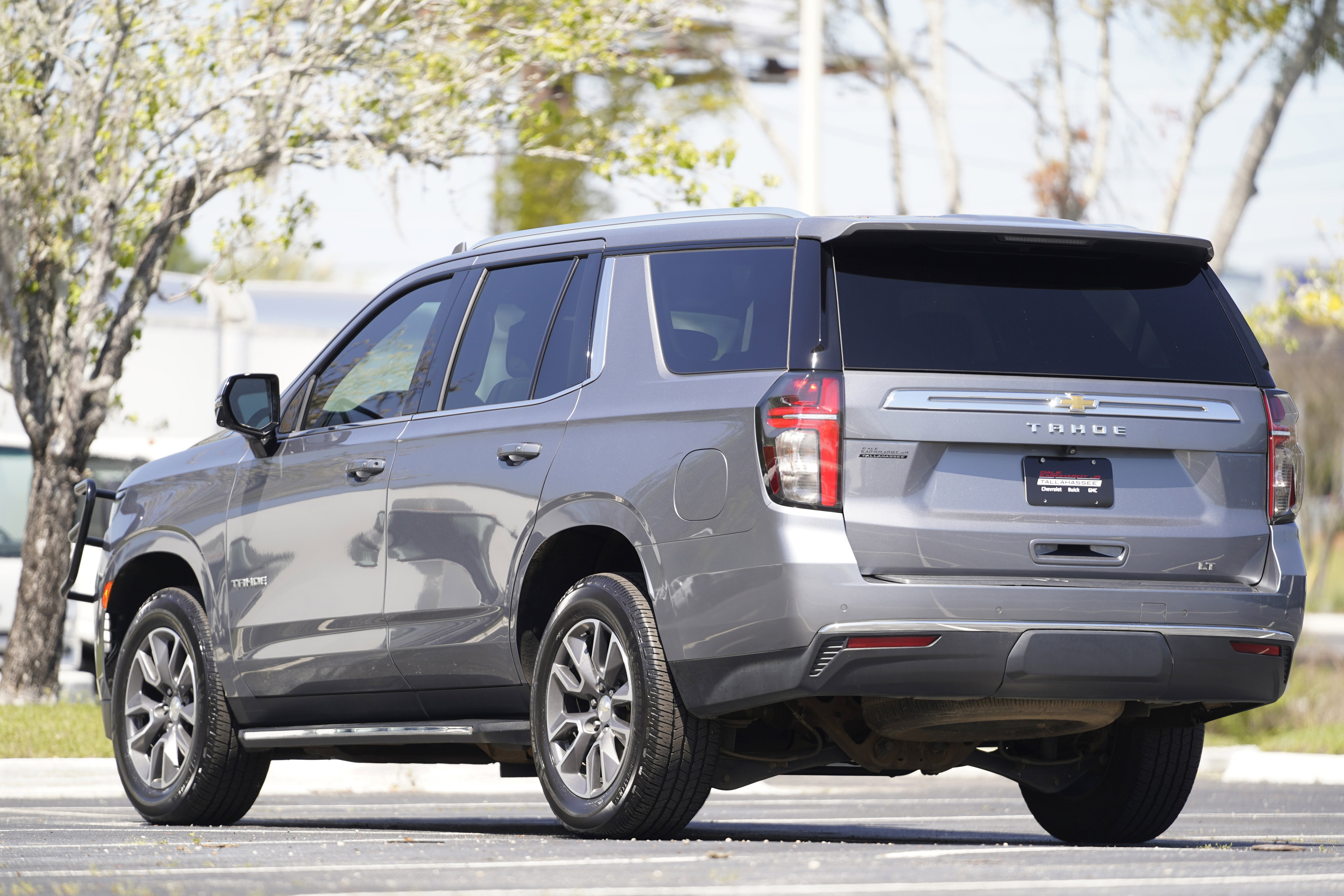 Used 2022 Chevrolet Tahoe LT w/ Luxury Package image 3