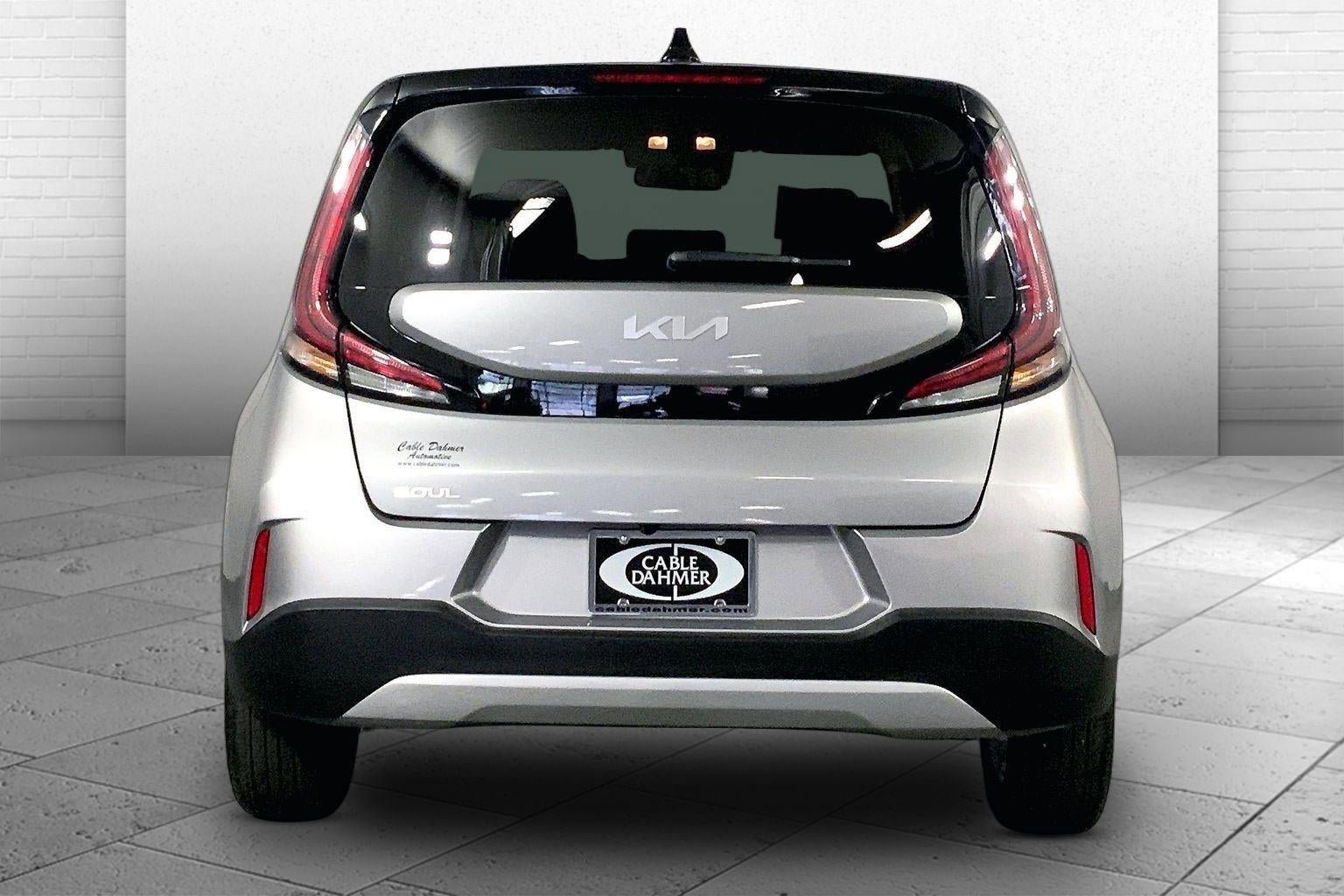 Used 2025 Kia Soul LX FWD image 6
