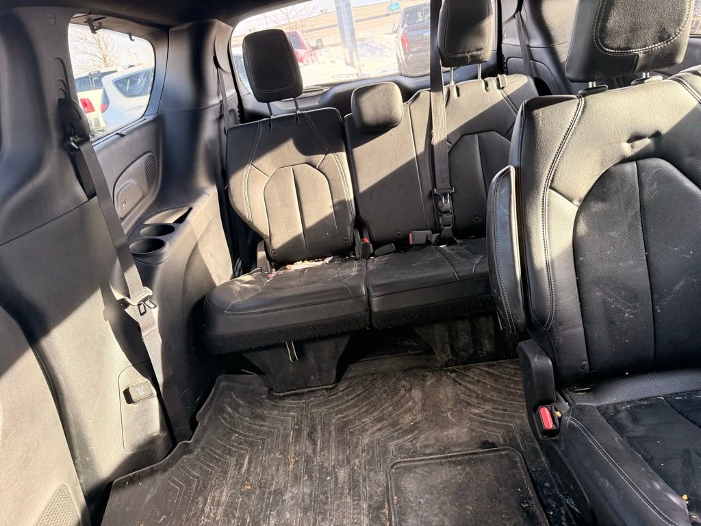 Used 2018 Chrysler Pacifica Touring-L Plus w/ S Appearance Package image 25