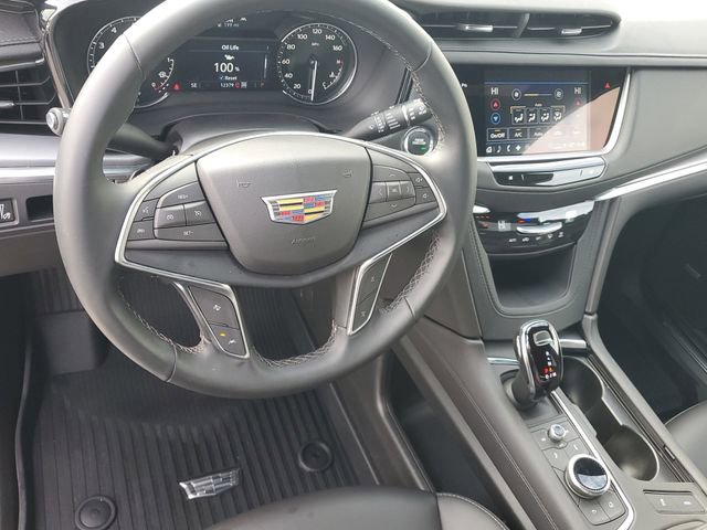 Certified 2025 Cadillac XT5 Luxury w/ LPO, Floor Liner Package AWD/4WD image 13