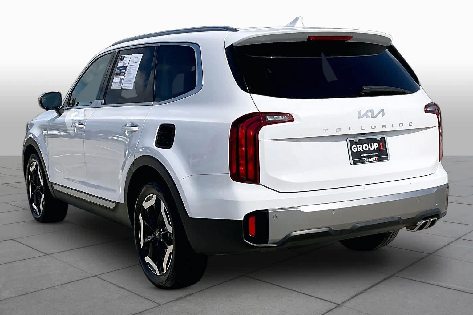 Used 2025 Kia Telluride S FWD image 11