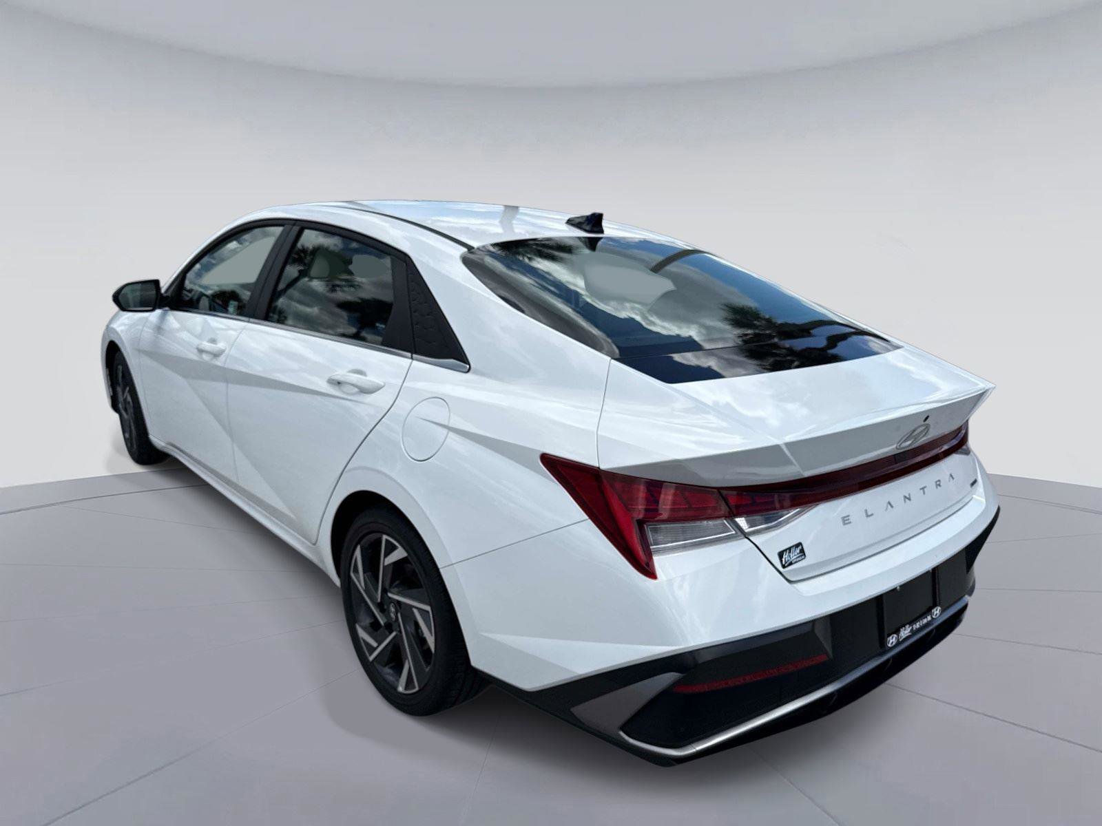 Used 2025 Hyundai Elantra Limited FWD image 5