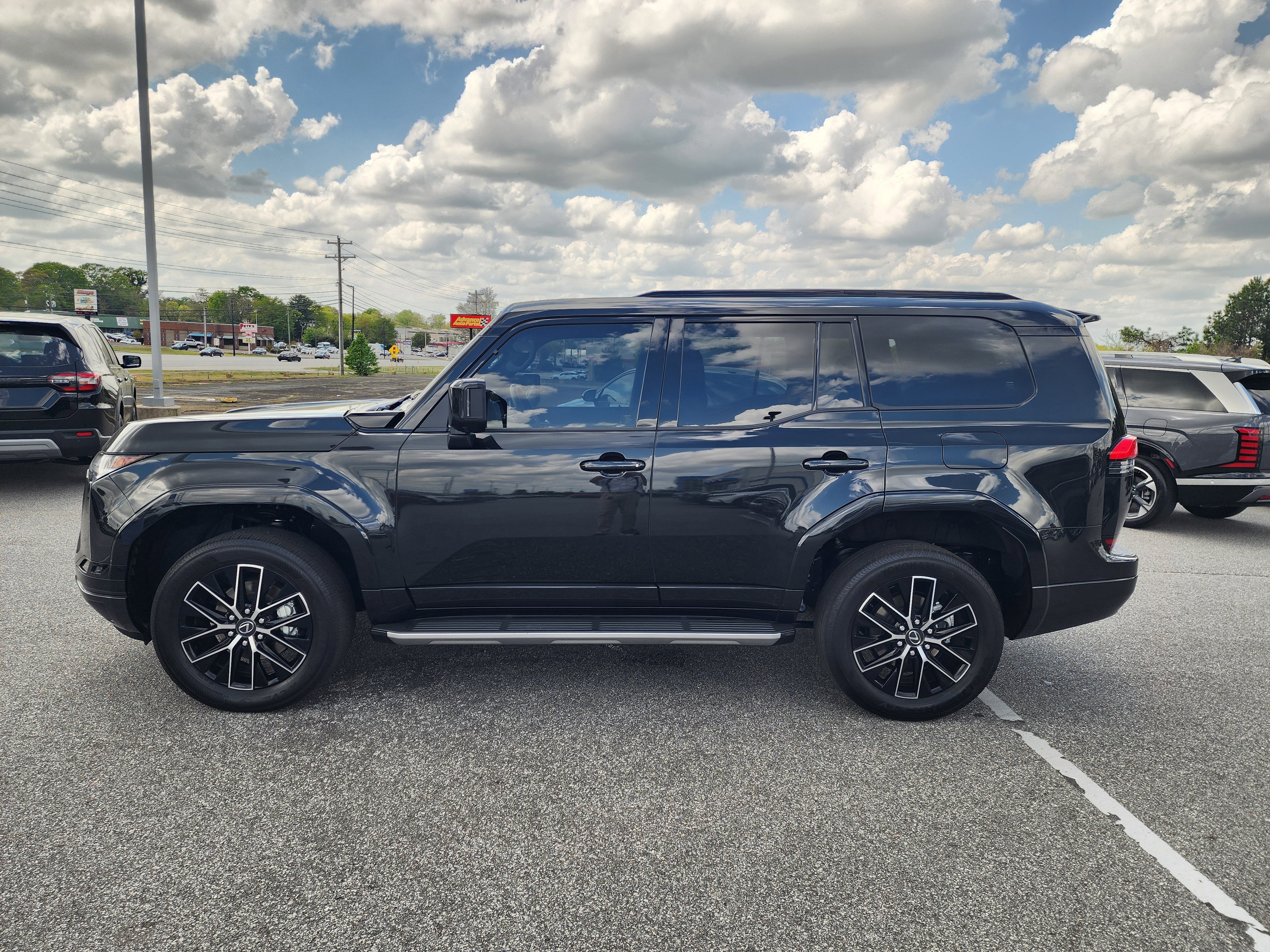Used 2024 Lexus GX 550 w/ Accessory Package (2T) AWD/4WD image 8