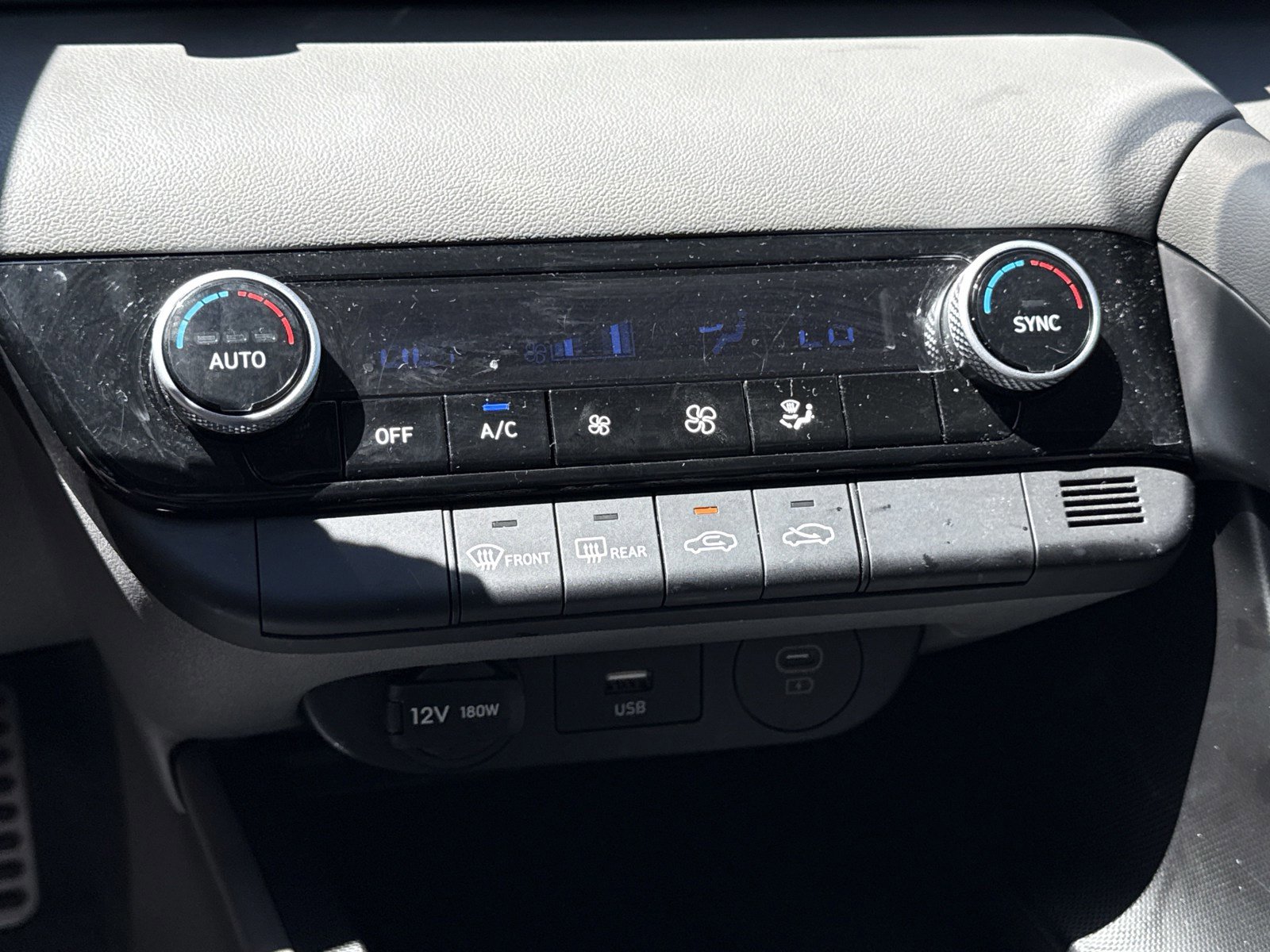 Used 2025 Hyundai Elantra Sport image 24