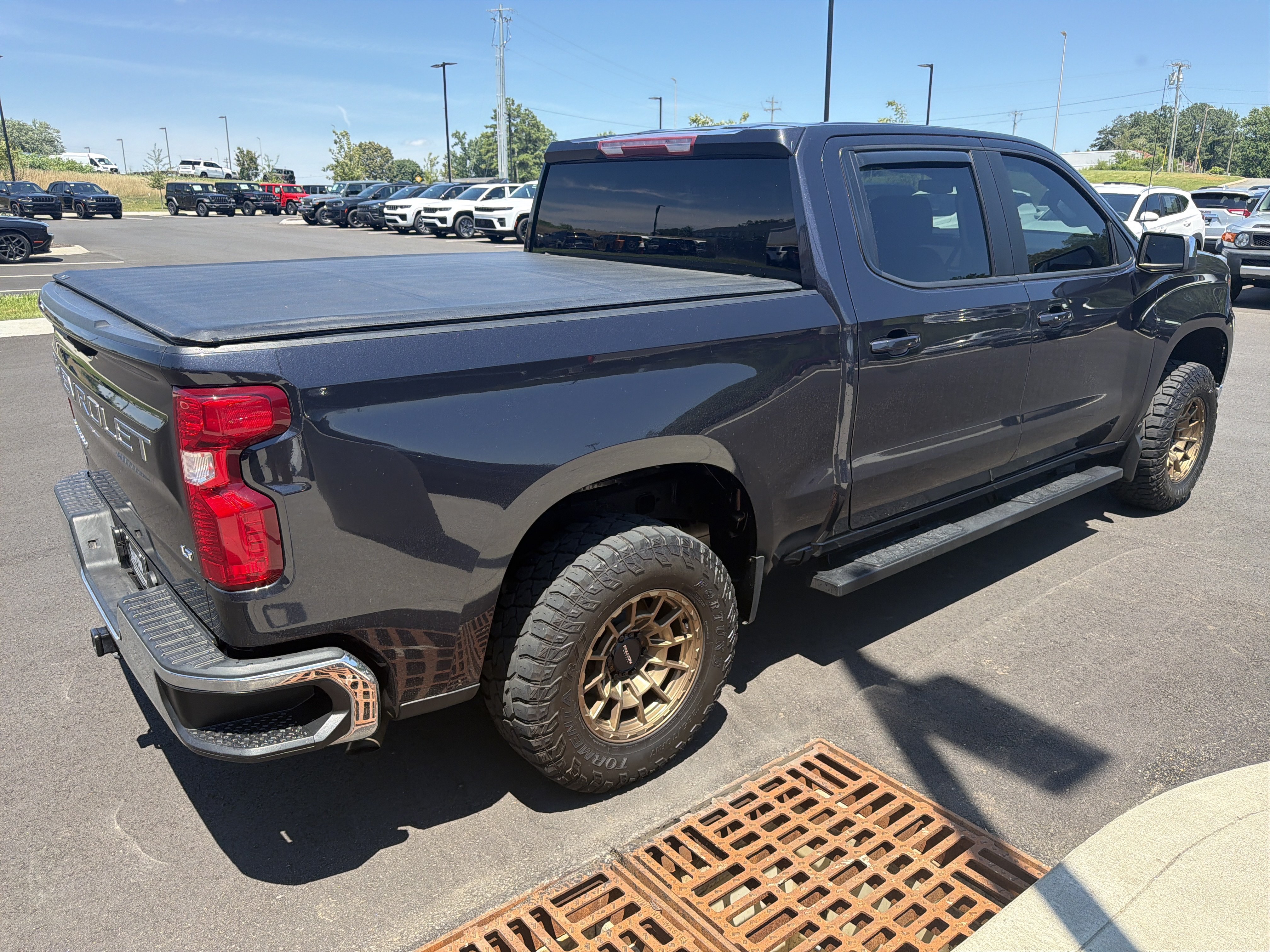 Used 2022 Chevrolet Silverado 1500 LT RWD image 12