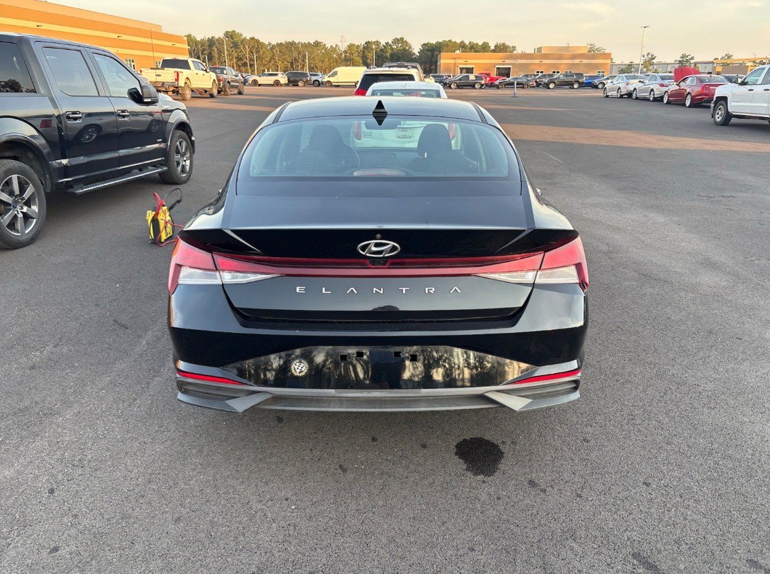 Used 2021 Hyundai Elantra SEL FWD image 4