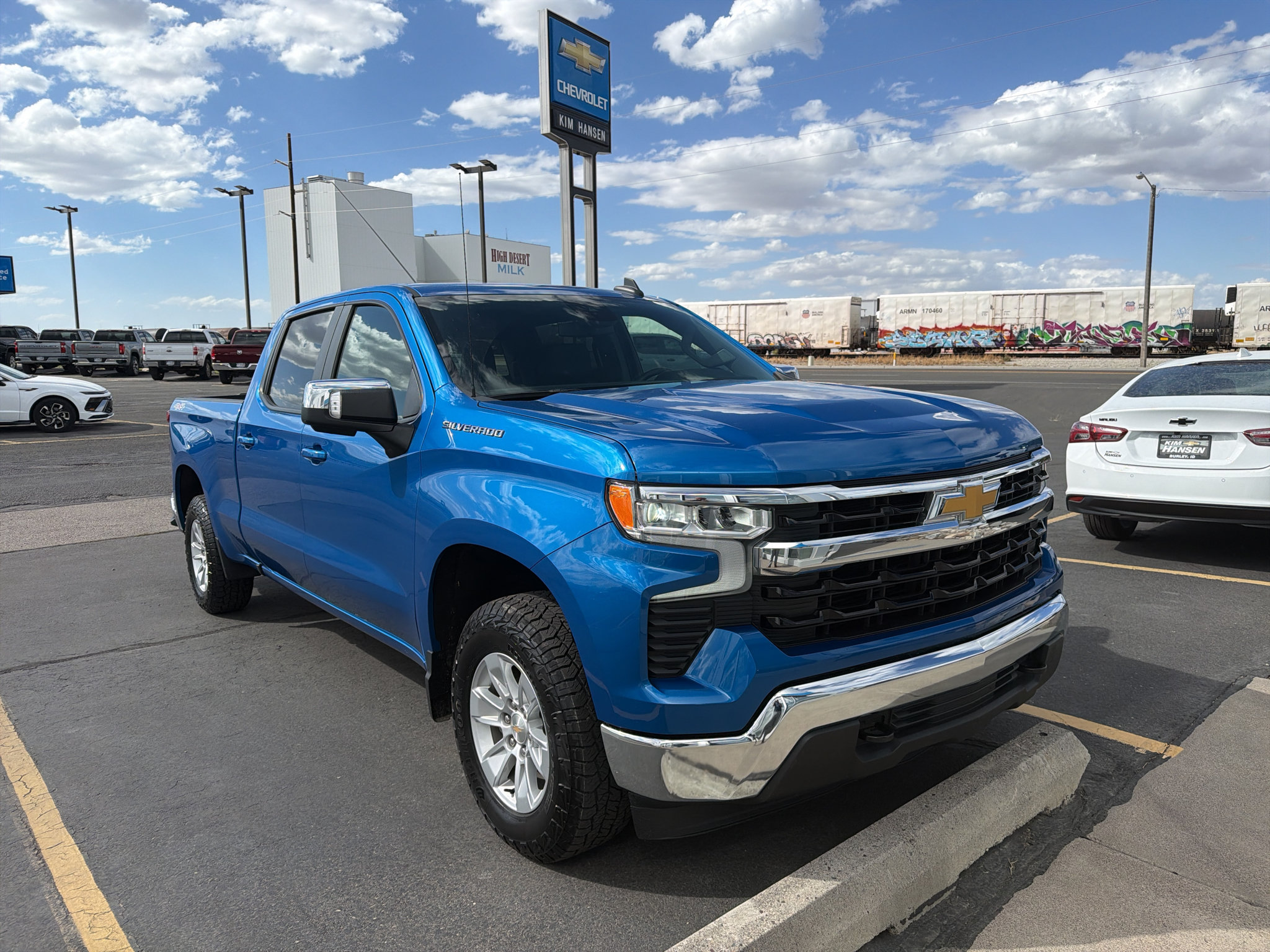 Used 2023 Chevrolet Silverado 1500 LT w/ Safety Package AWD/4WD image 1