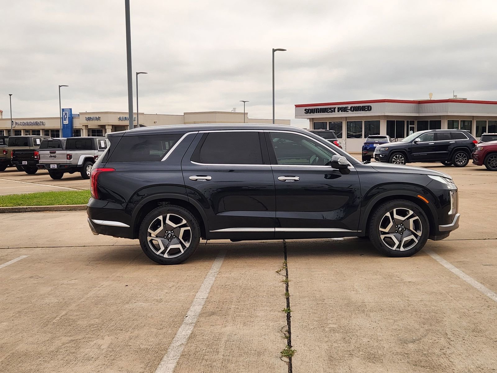 Used 2024 Hyundai Palisade Limited FWD image 7