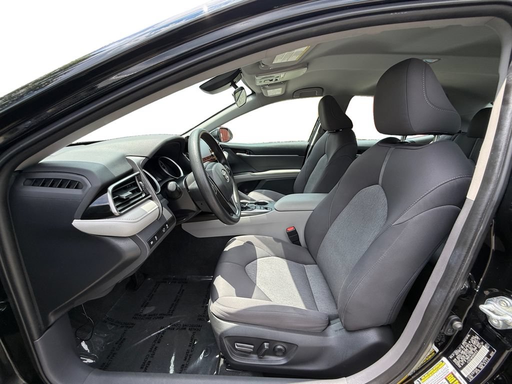 Used 2022 Toyota Camry LE FWD image 9