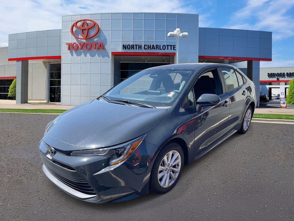 Used 2025 Toyota Corolla LE w/ LE Premium Package image 6