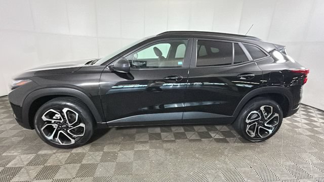 Used 2024 Chevrolet Trax RS w/ Driver Confidence Package FWD image 6