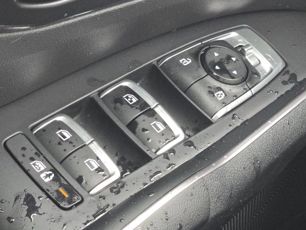 Used 2022 Kia Sorento S image 25