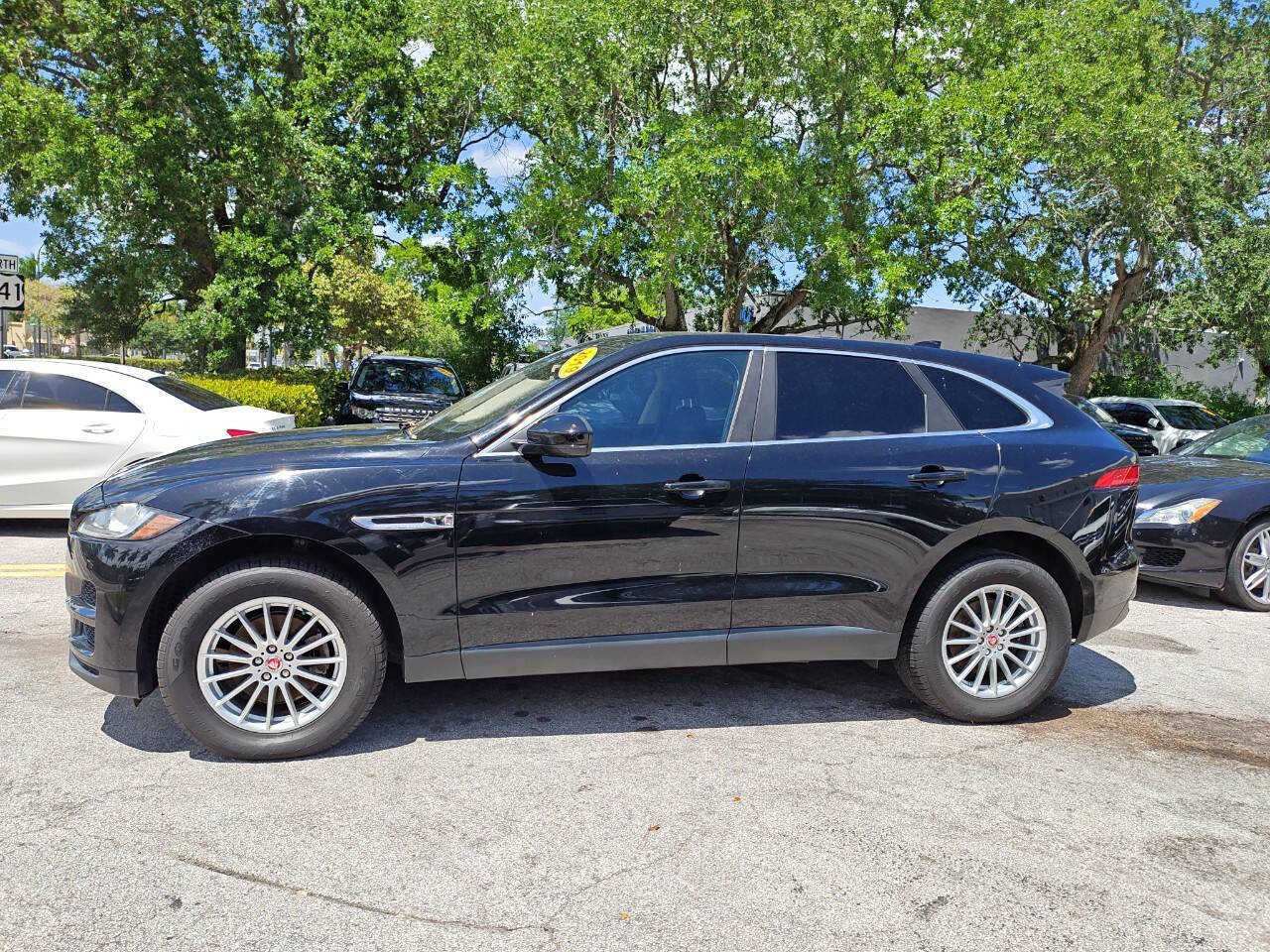Used 2019 Jaguar F-PACE AWD/4WD image 3