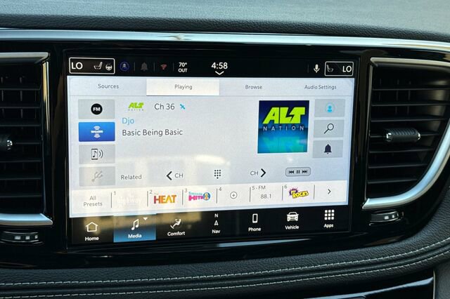 New 2026 Chrysler Pacifica Limited w/ S Appearance Package image 16