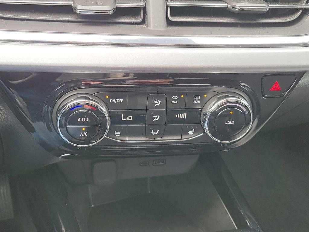 Certified 2024 Chevrolet Trax LT w/ Driver Confidence Package image 15