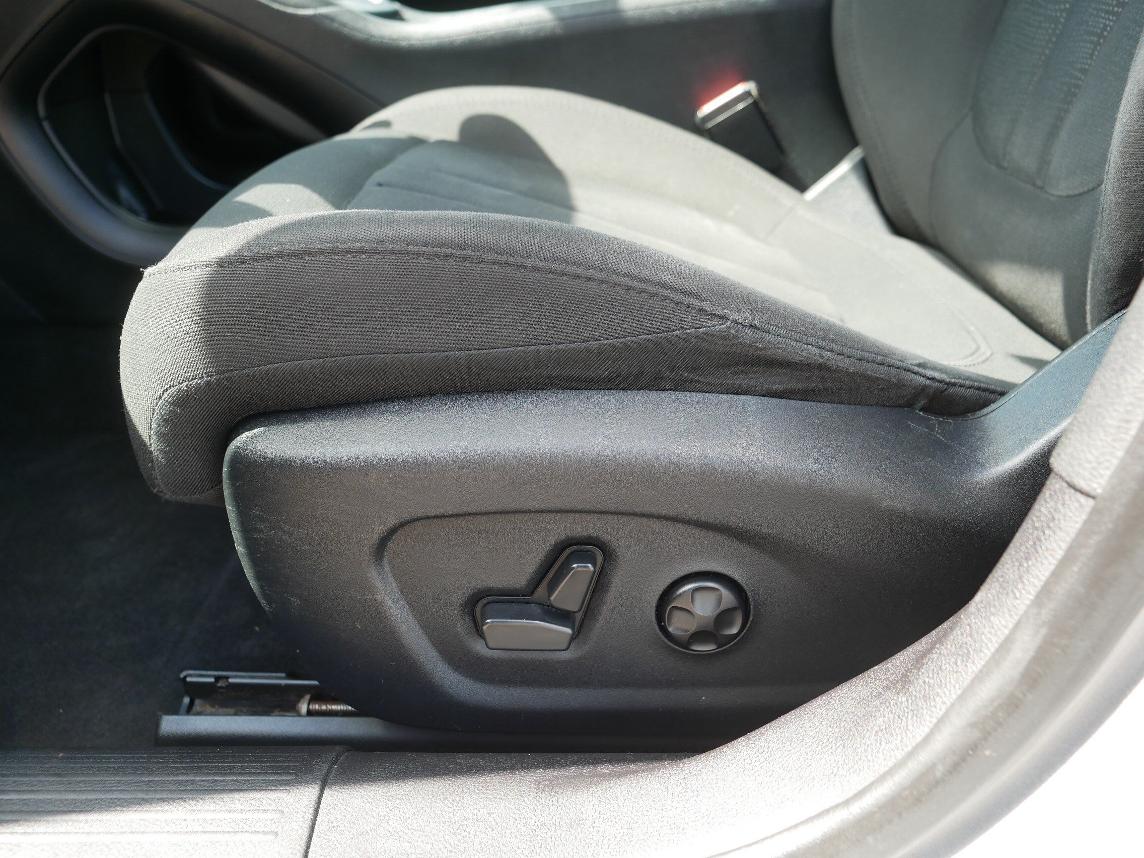 Used 2016 Chrysler 200 Limited w/ Convenience Group FWD image 20