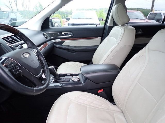 Used 2018 Ford Explorer Platinum AWD/4WD image 11