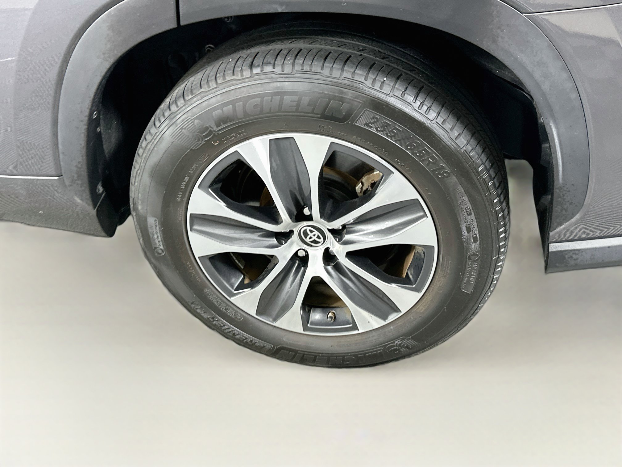 Used 2023 Toyota Highlander XLE FWD image 11