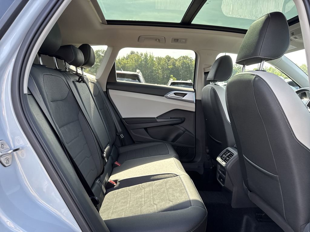 New 2025 Volkswagen Taos SE image 16