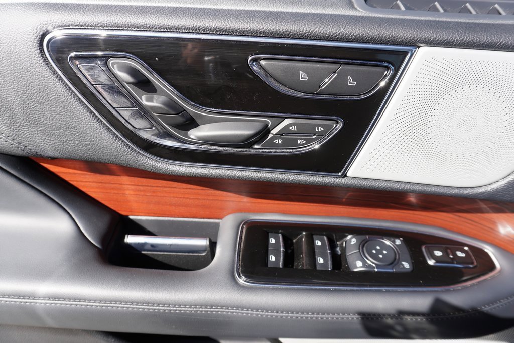 Used 2023 Lincoln Navigator L Reserve image 9