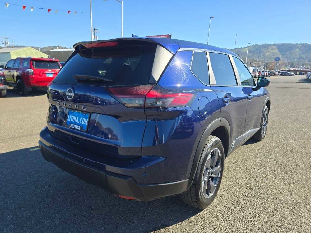 Used 2025 Nissan Rogue SV image 5