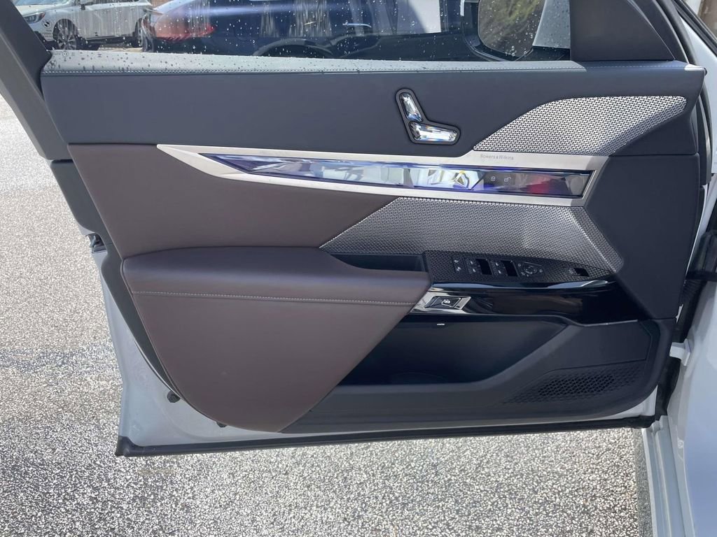 Used 2024 BMW i7 eDrive50 w/ M Sport Package image 15
