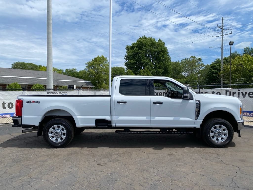 Used 2023 Ford F350 XLT AWD/4WD image 2