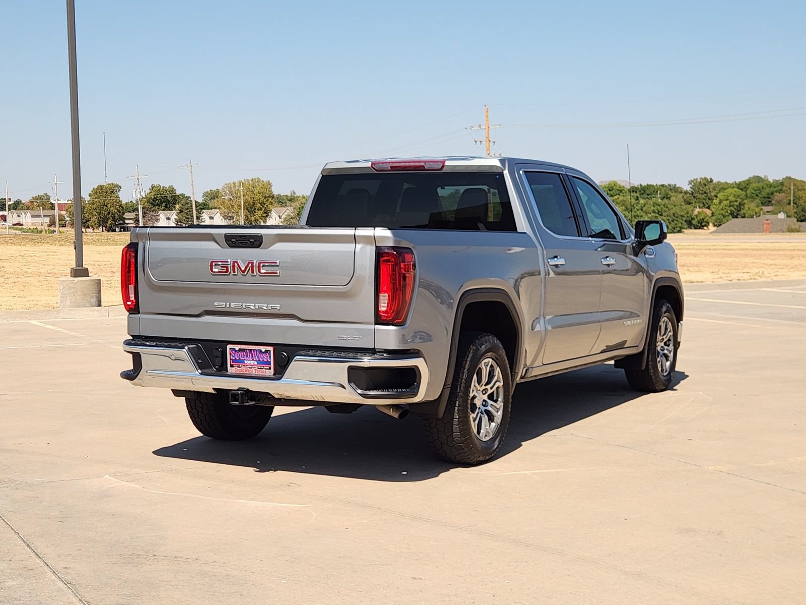 Used 2025 GMC Sierra 1500 SLT RWD image 5