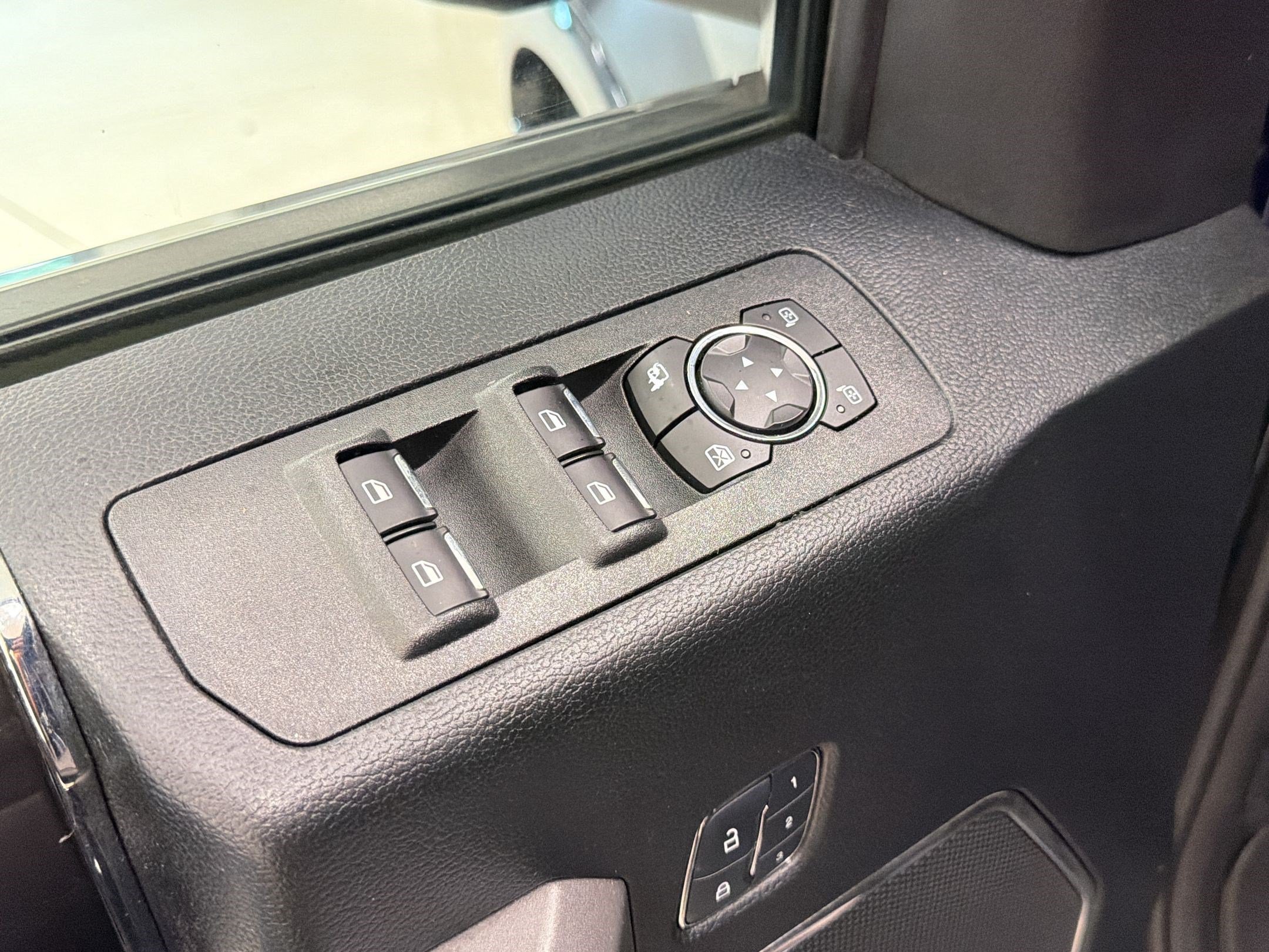 Used 2018 Ford F150 Platinum w/ Equipment Group 701A Luxury AWD/4WD image 23