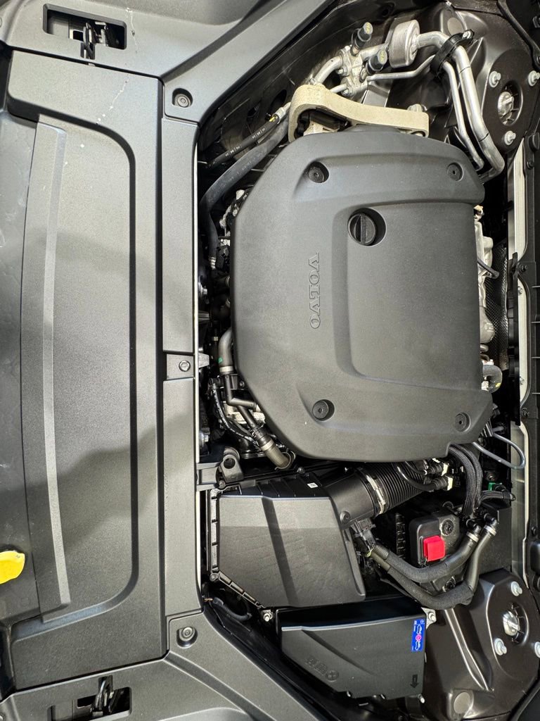 Used 2025 Volvo XC90 B6 Ultra w/ Protection Package image 33