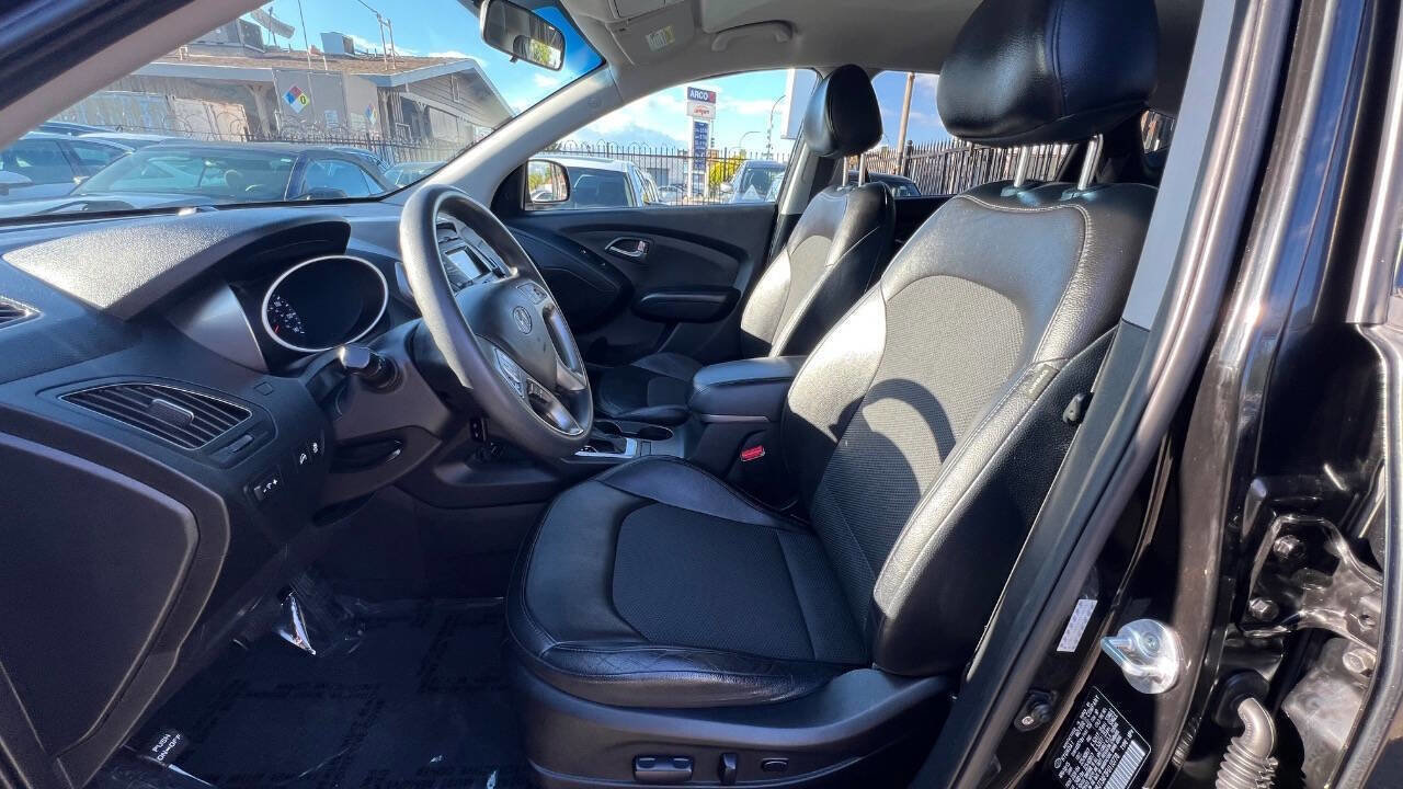 Used 2015 Hyundai Tucson GLS w/ Option Group 02 FWD image 17