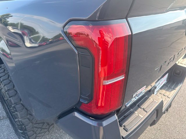 Used 2025 Toyota Tacoma SR5 AWD/4WD image 10