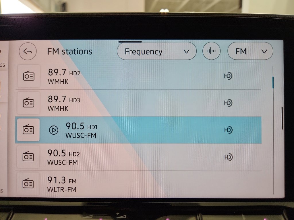 Certified 2025 Volkswagen Atlas Cross Sport SE FWD image 19