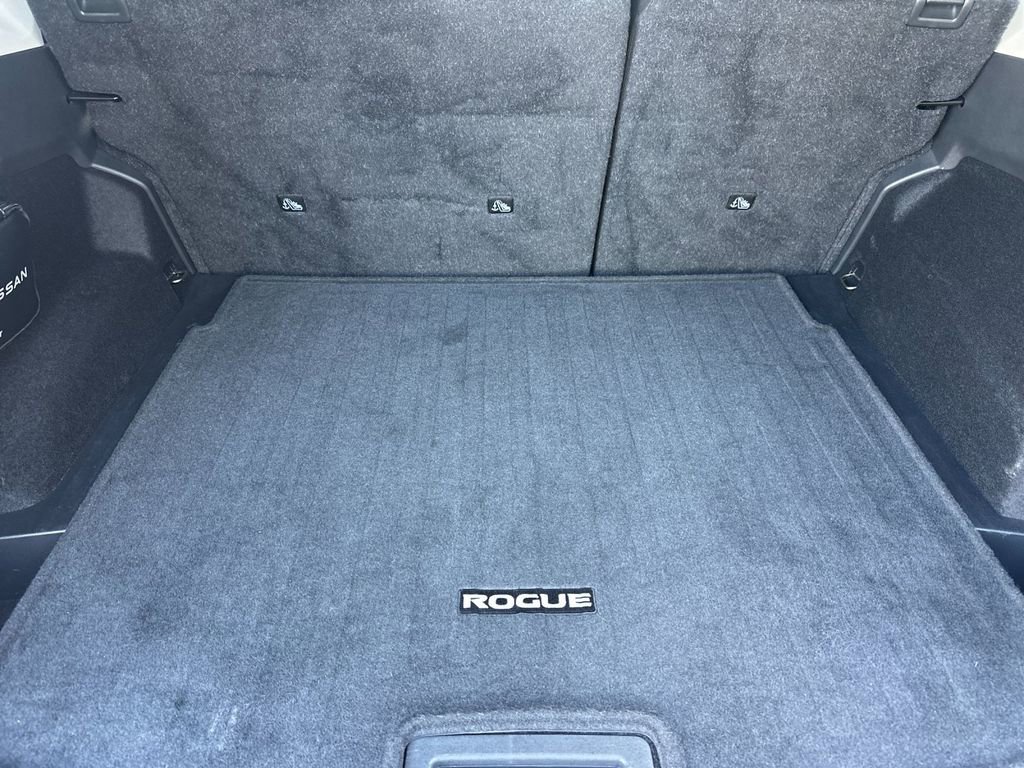Used 2023 Nissan Rogue SV image 16