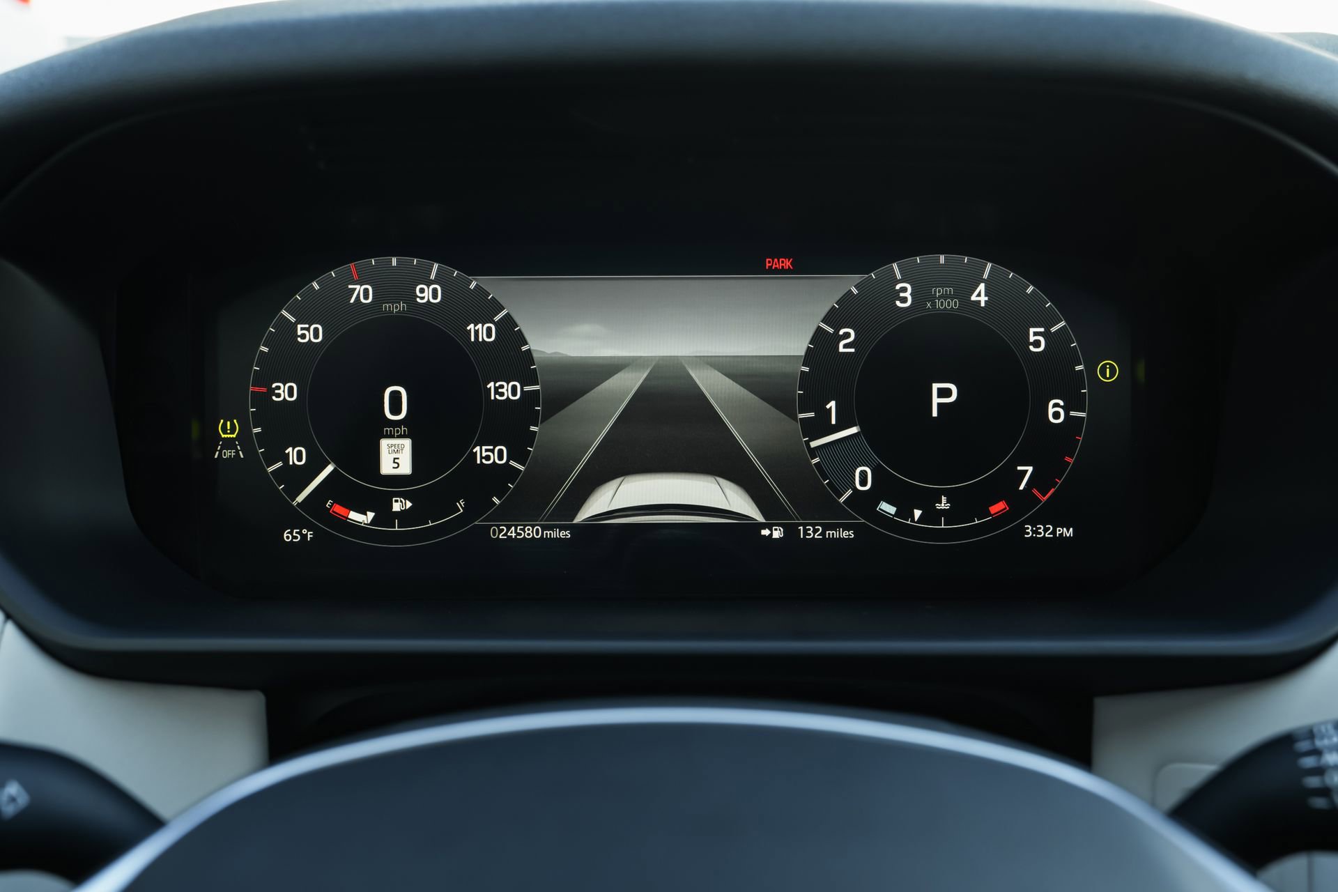 Used 2025 Land Rover Discovery S image 9