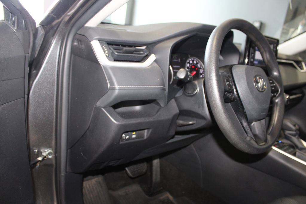 Used 2021 Toyota RAV4 XLE image 11