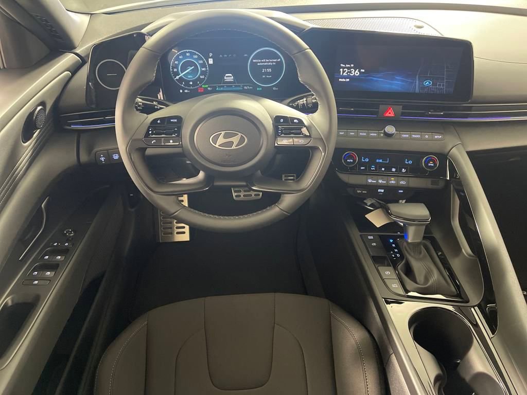 New 2025 Hyundai Elantra SEL image 15