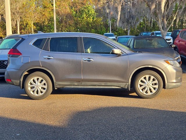Used 2018 Nissan Rogue S image 2