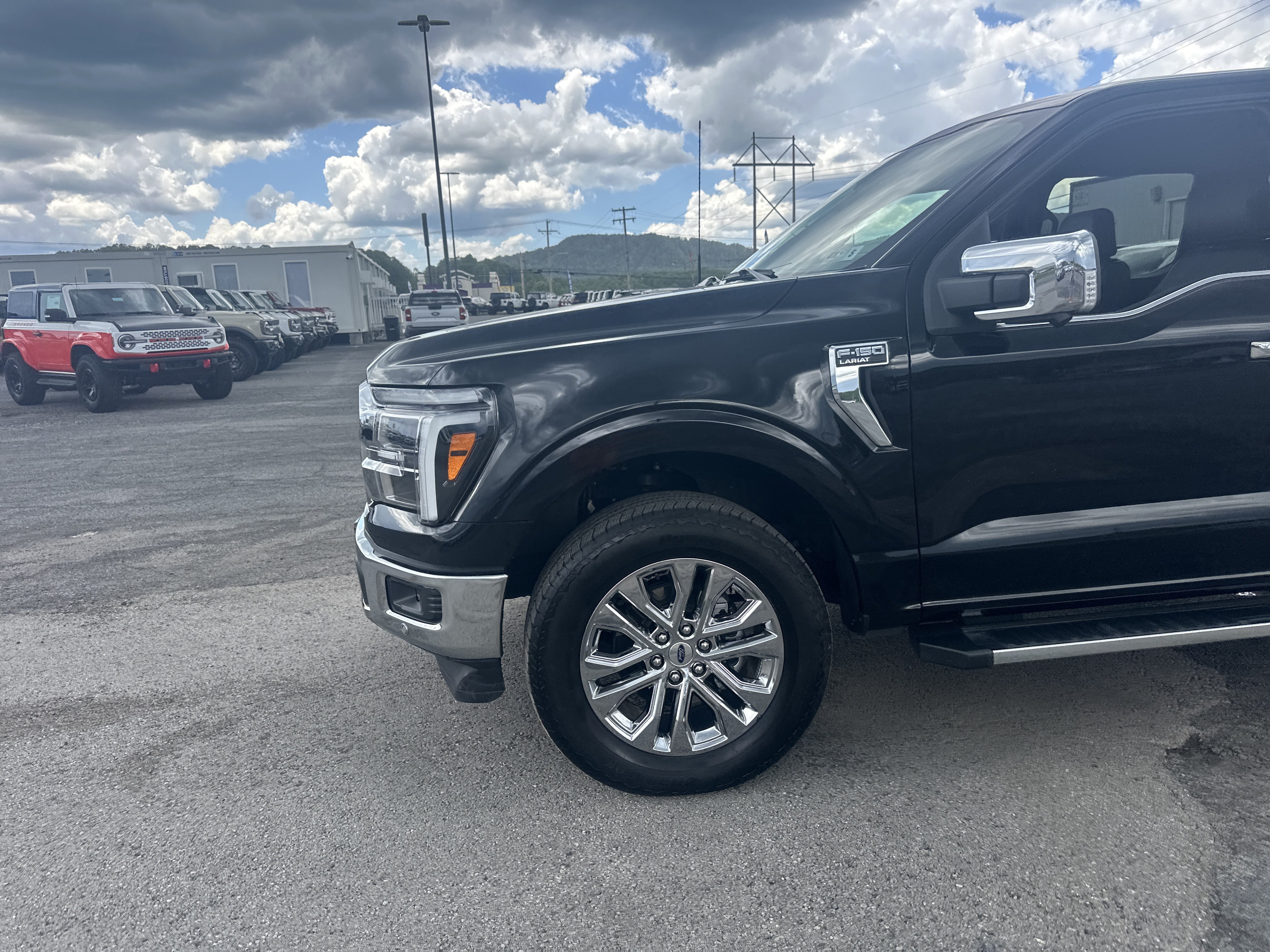 Used 2025 Ford F150 Lariat w/ Equipment Group 501A Mid AWD/4WD image 2