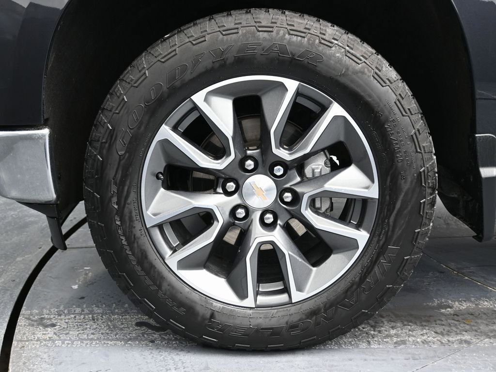 Used 2024 Chevrolet Silverado 1500 LT image 11